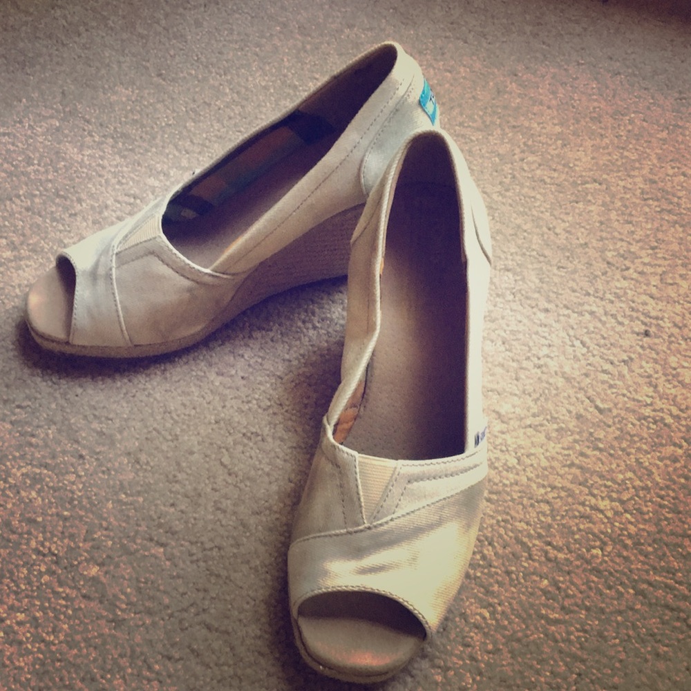 TOMS wedges